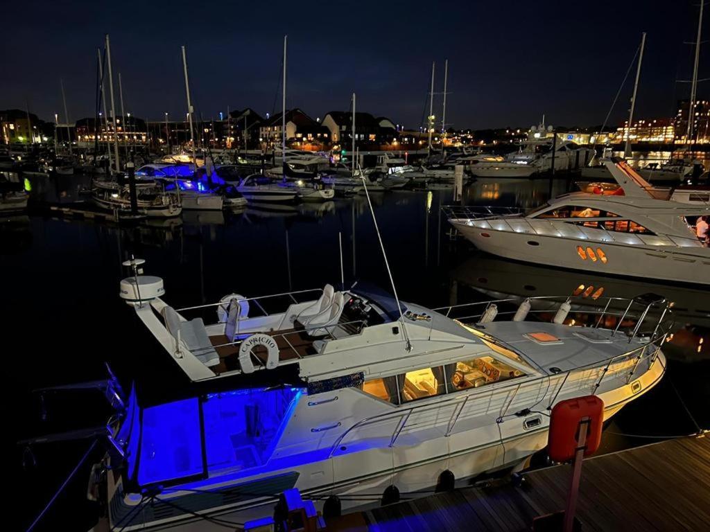 Luxury Yacht Haven: Ocean Village Marina Southampton Exterior photo