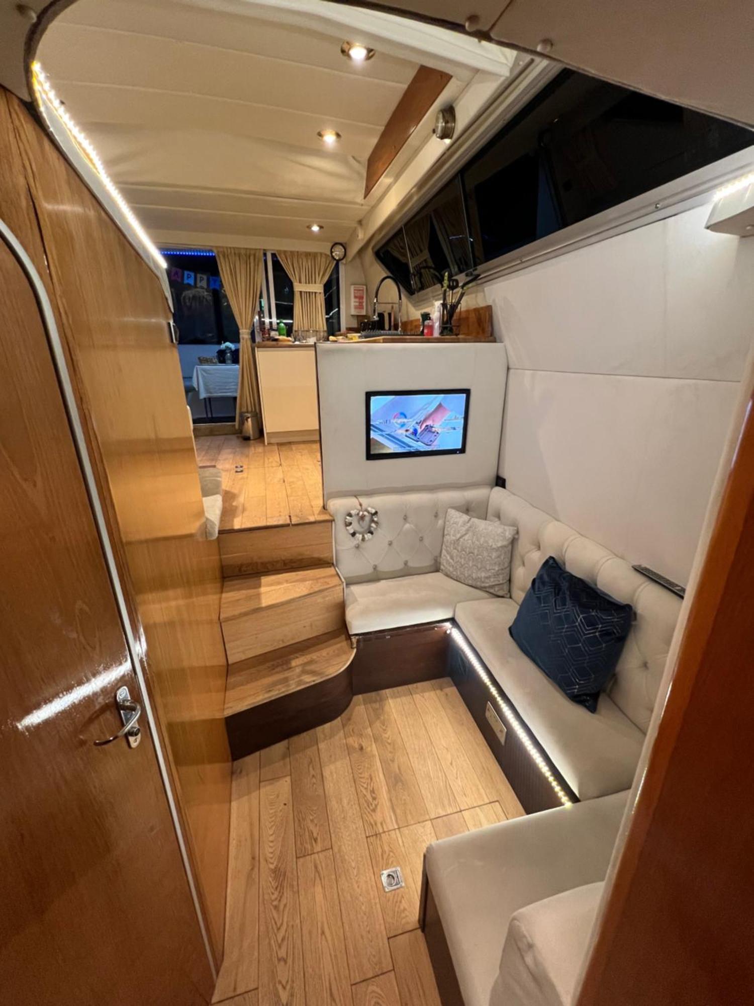Luxury Yacht Haven: Ocean Village Marina Southampton Exterior photo